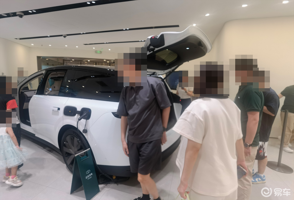 线下实探理想i8与乐道L90：销售互放狠话，一周后亮底牌