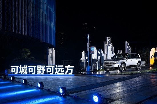 猛士、华为碰出新火花，M817将豪华智能越野带入主流市场