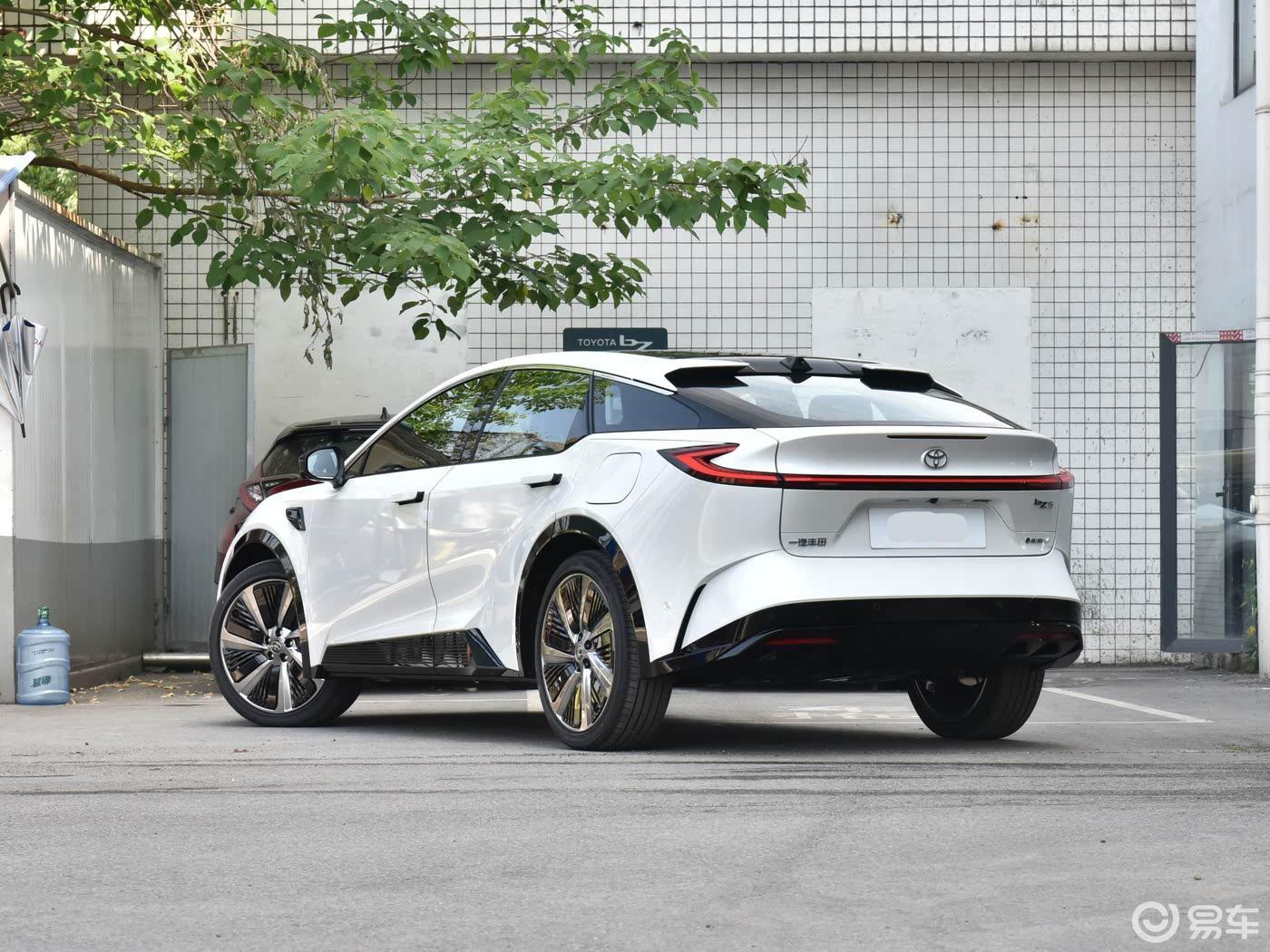 一汽丰田bZ5对比日产N7谁是合资新能源『版本答案』?