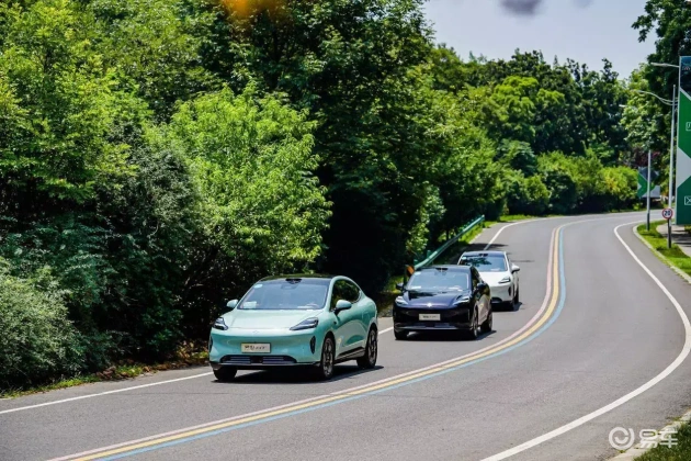 昊铂HT与智己LS6 Pro:20万级纯电SUV决策指南