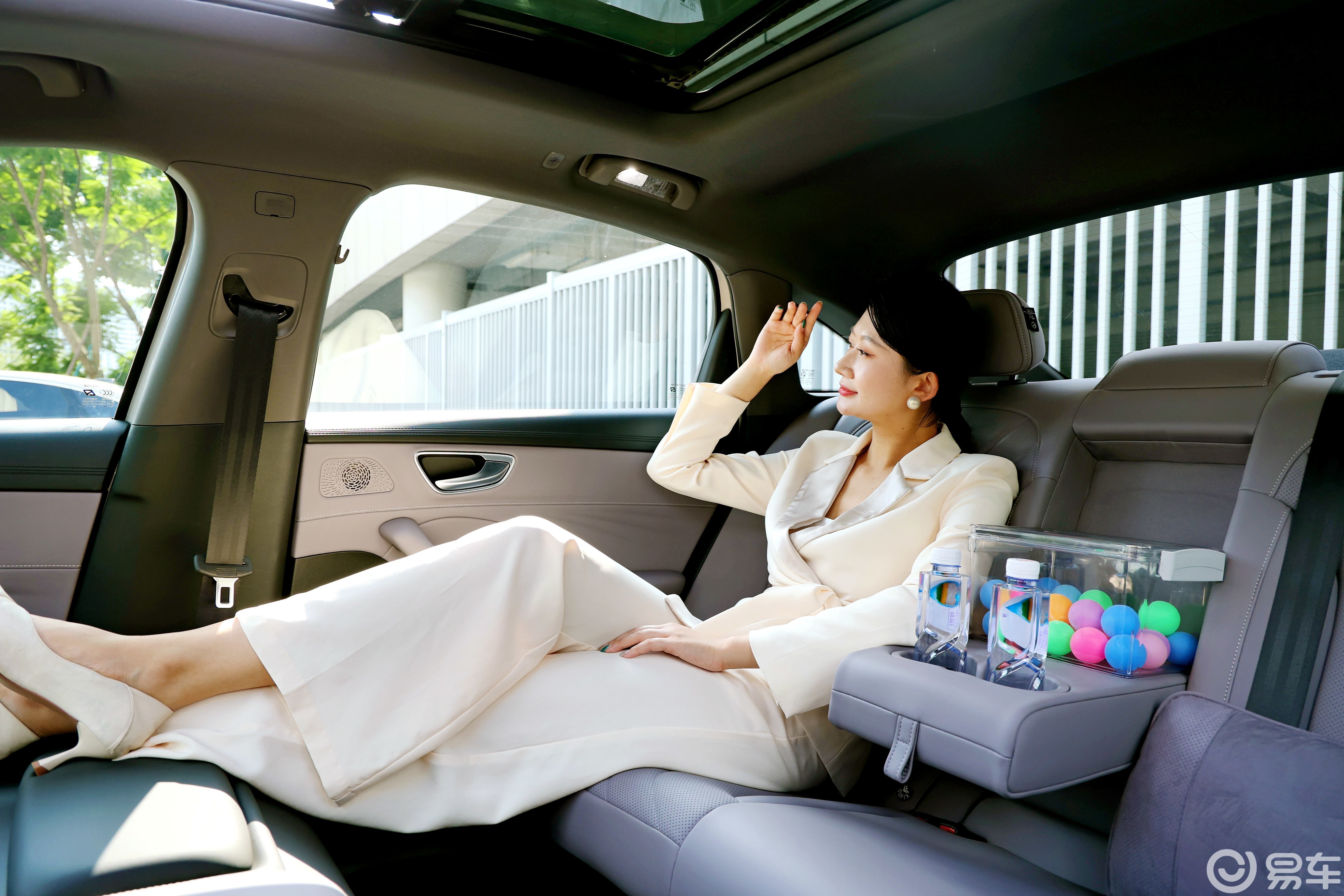 试驾荣威M7 DMH,一台融合智能与驾控的混动新车