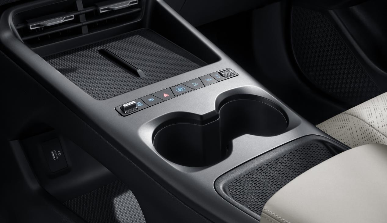 第二代秦PLUS上市:6.98万起!重塑家轿市场!