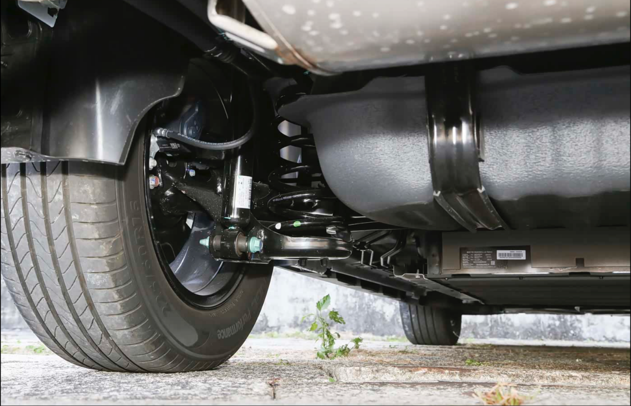 第二代秦PLUS上市:6.98万起!重塑家轿市场!