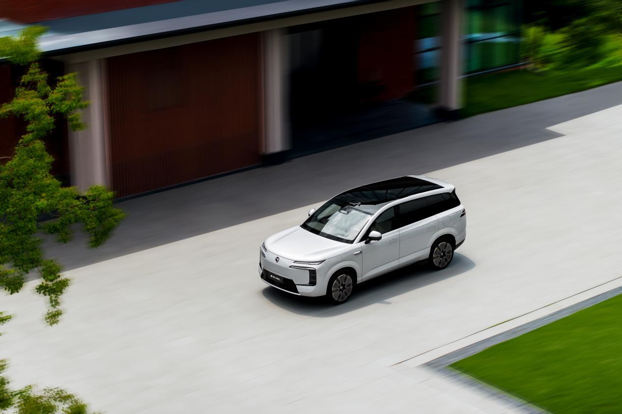 大六座安全豪华SUV腾势N8L预售,预售价31.98万起