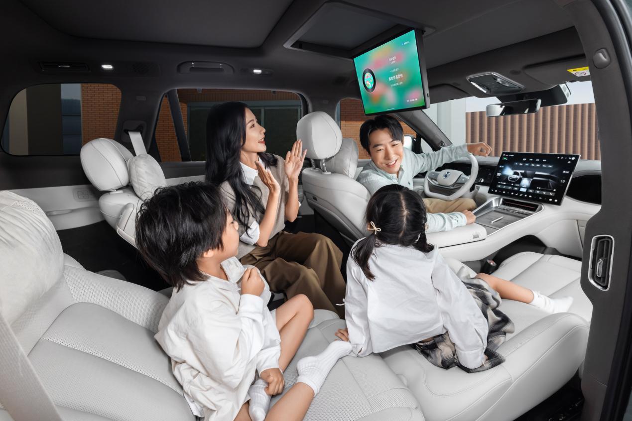 大六座安全豪华SUV腾势N8L预售,预售价31.98万起