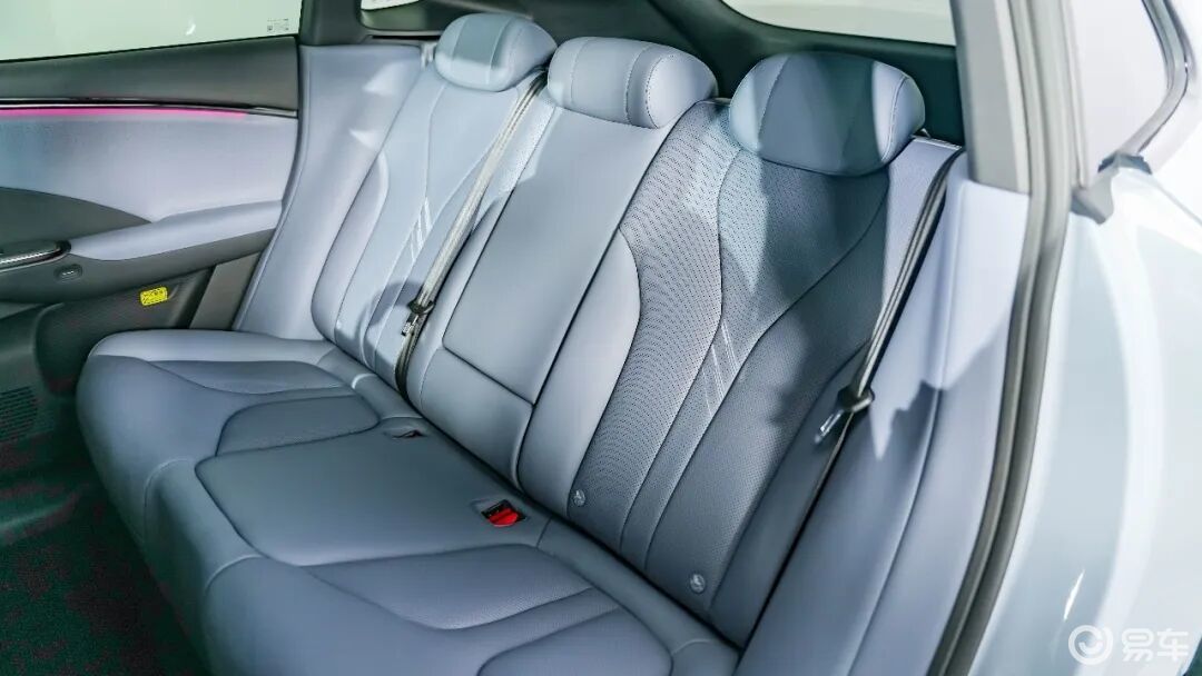20万级SUV要后排空间大，看这款就够了