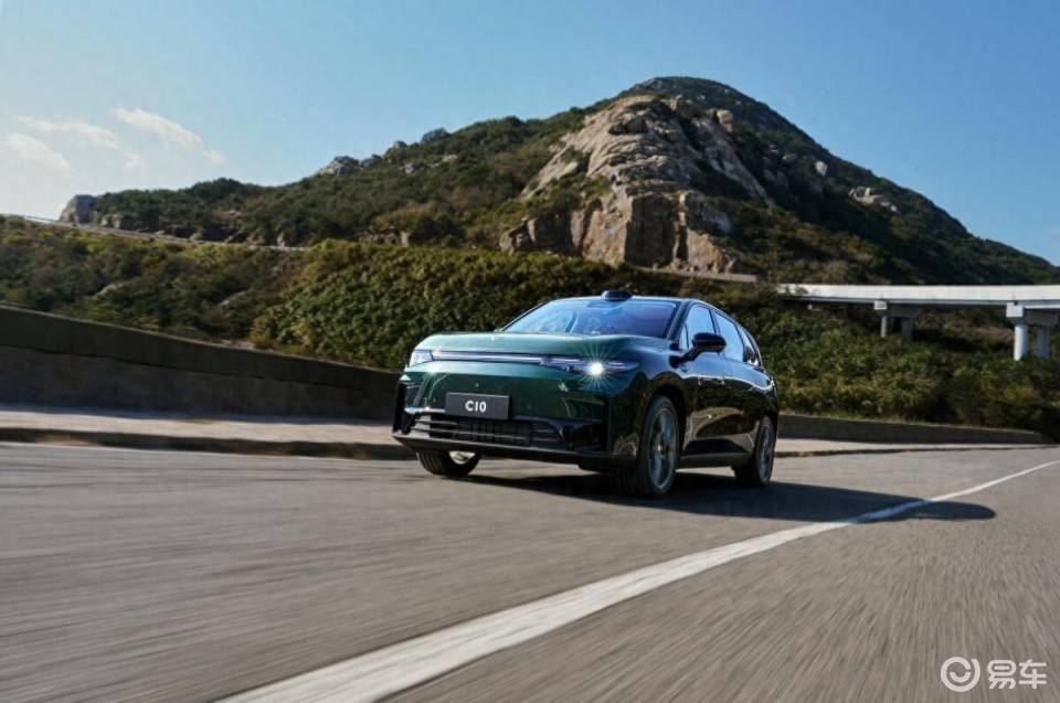 零跑C10碰上海狮06、星舰 7，哪款车更胜一筹？