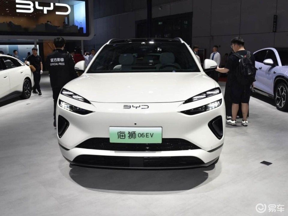 零跑C10碰上海狮06、星舰 7，哪款车更胜一筹？