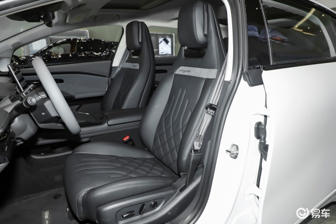 颜值性能都要 东风奕派eπ007对比昊铂GT Lite