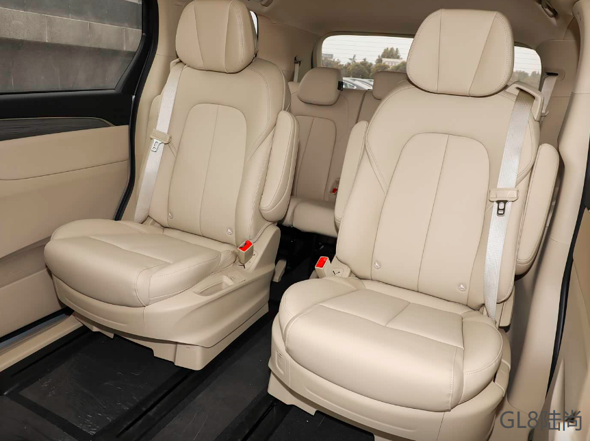 预算25万 比亚迪夏对比GL8陆尚 你看重配置还是口碑？