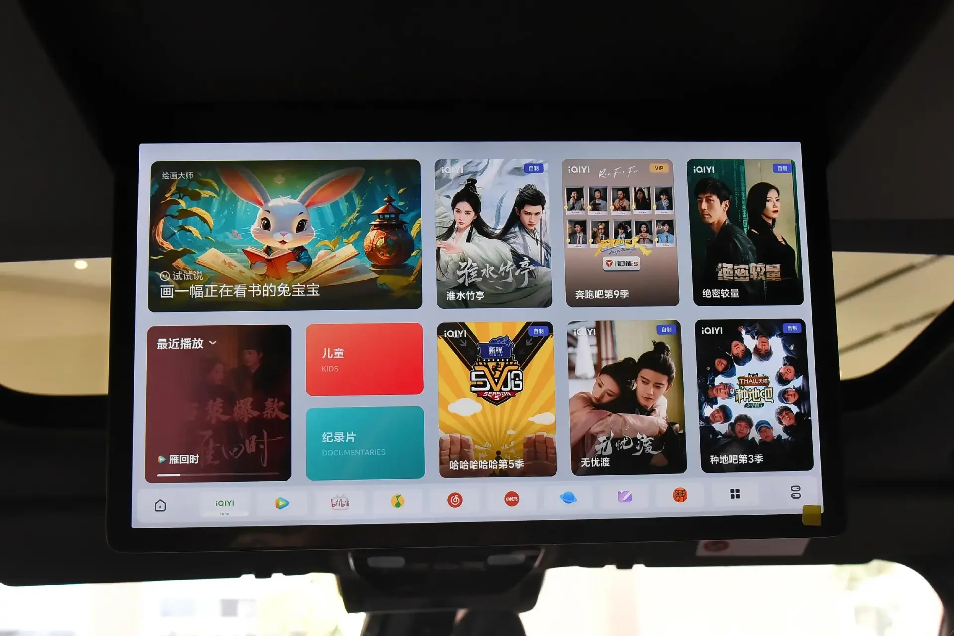 增程大六座二选一:问界M8对比理想L8,谁能一步到位?