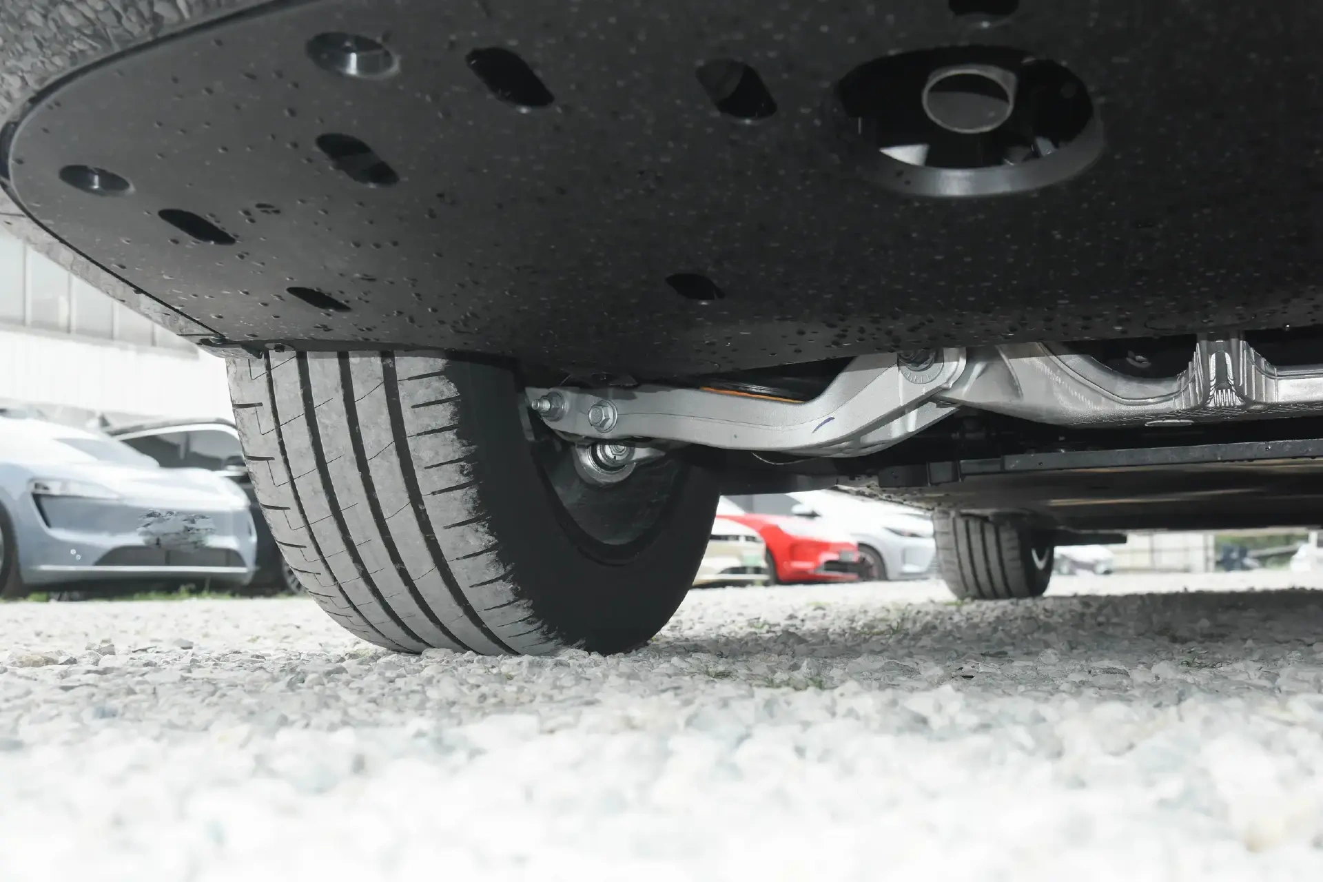 增程大六座二选一:问界M8对比理想L8,谁能一步到位?