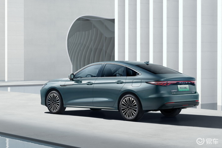 风云A8L对比吉利银河L6，谁是十万级混动家轿“王者”？