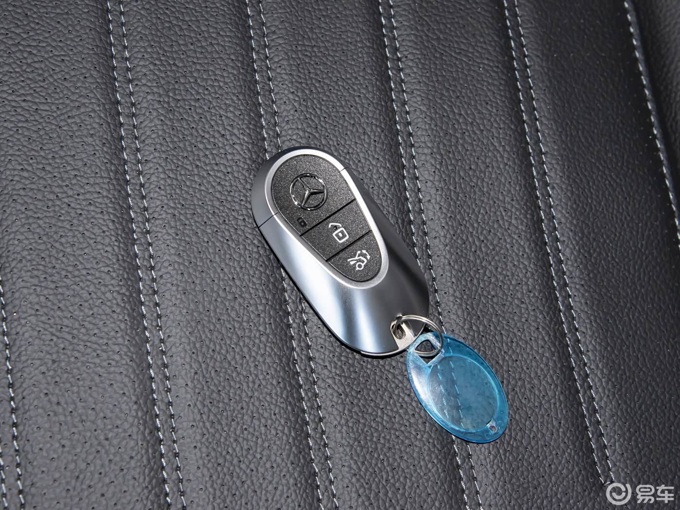 新款奔驰C级上市，全系换装2.0T动力，配置提升