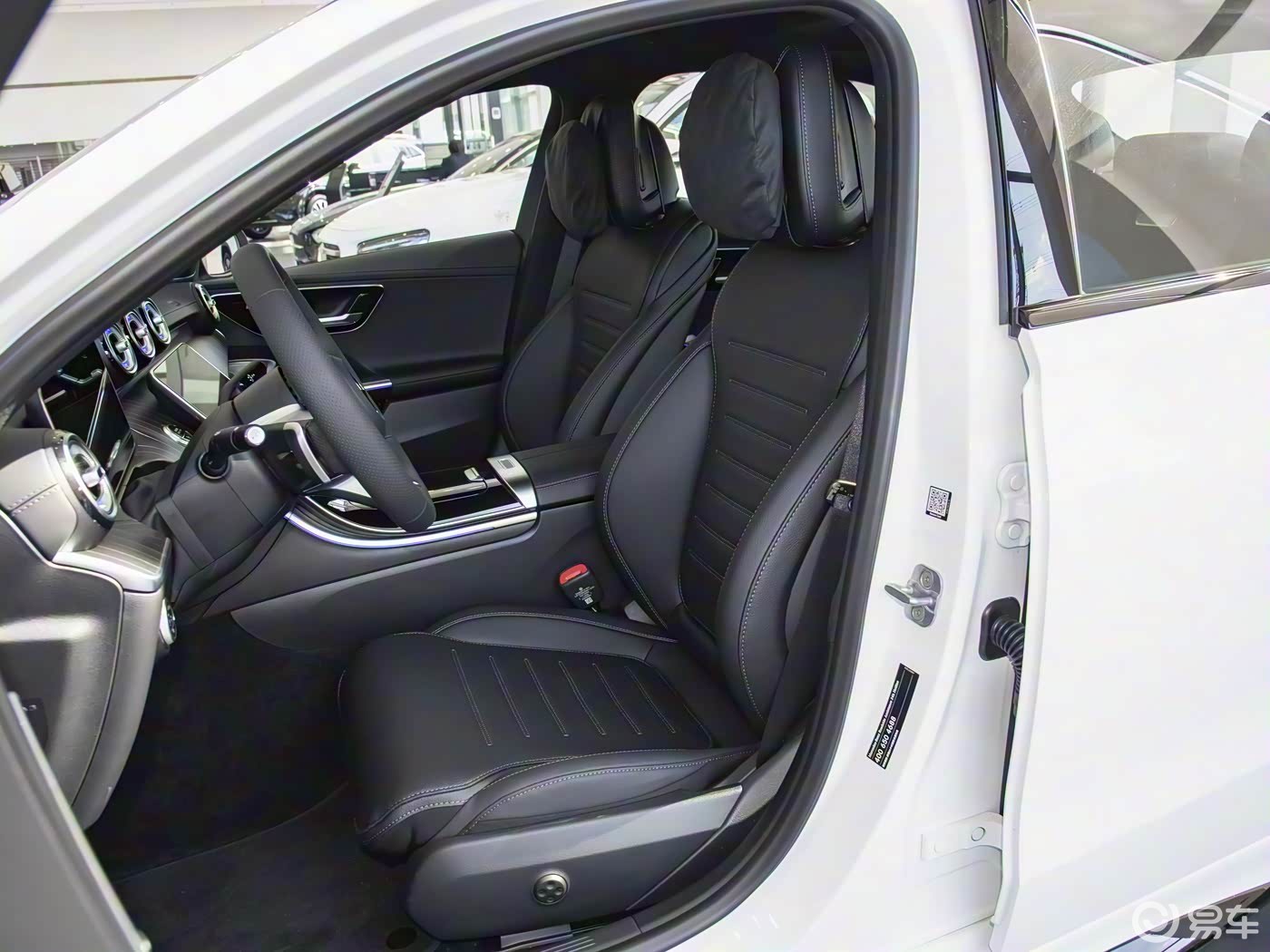 新款奔驰C级上市，全系换装2.0T动力，配置提升