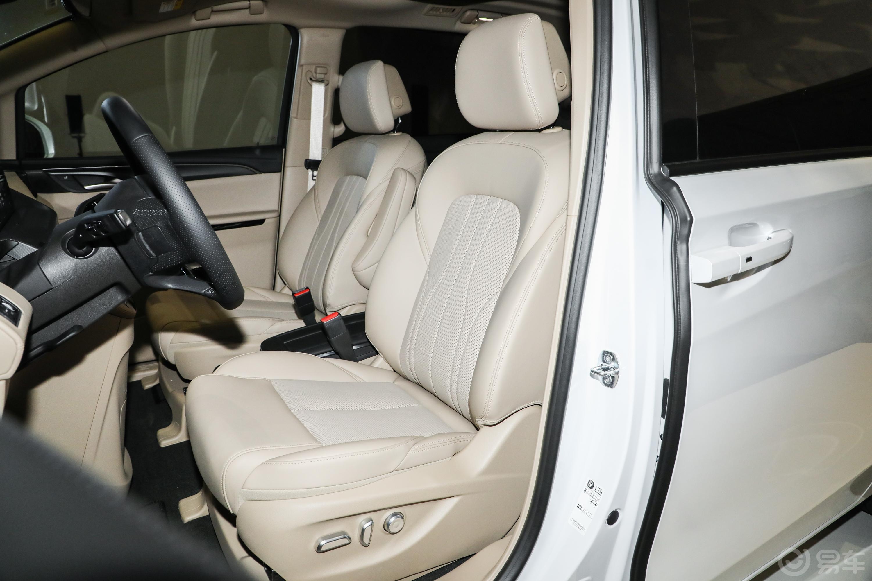 冠军视野的较量 传祺向往M8宗师VS别克GL8PHEV