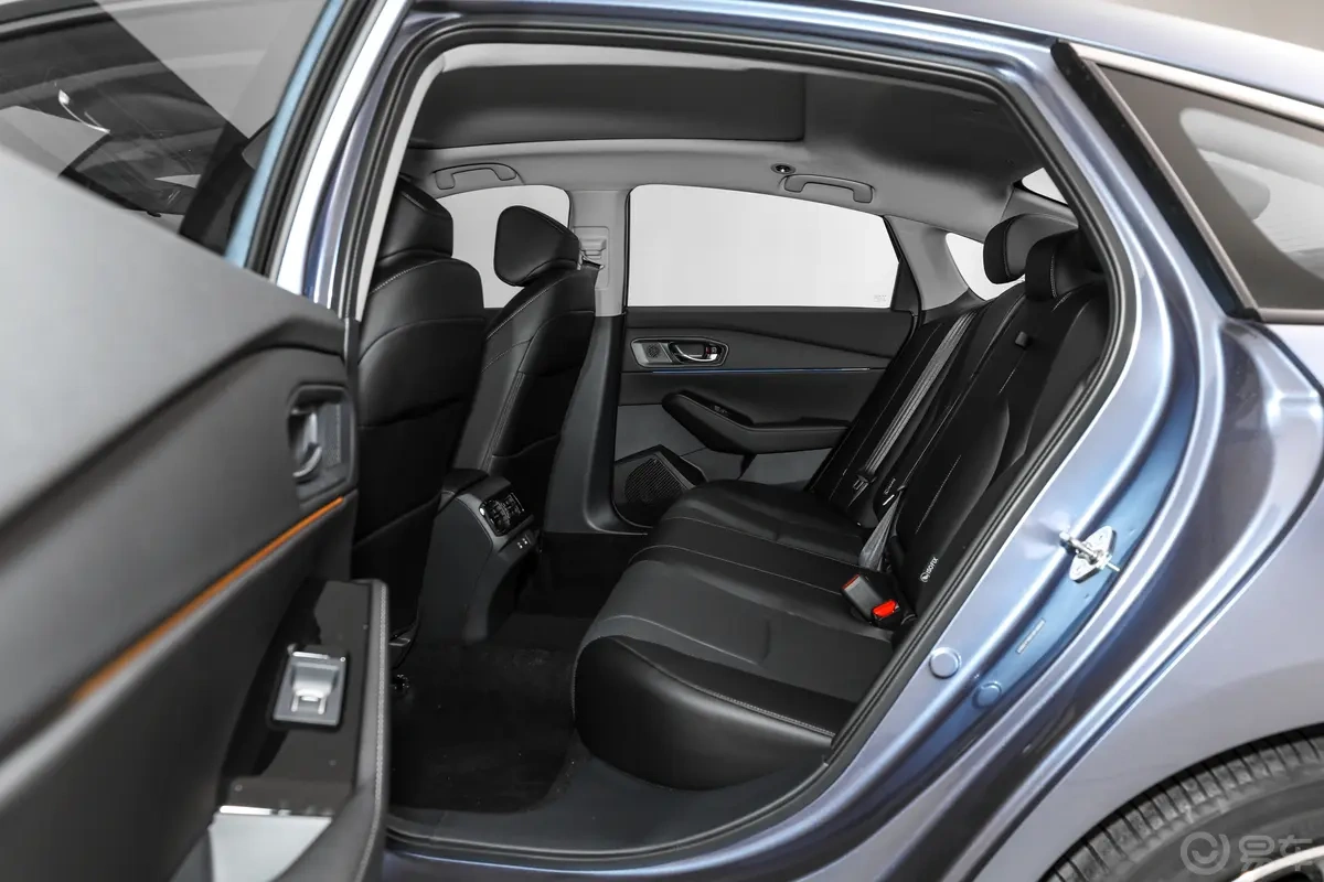 天籁·鸿蒙座舱对比雅阁！燃油车智能终于迎来逆袭？