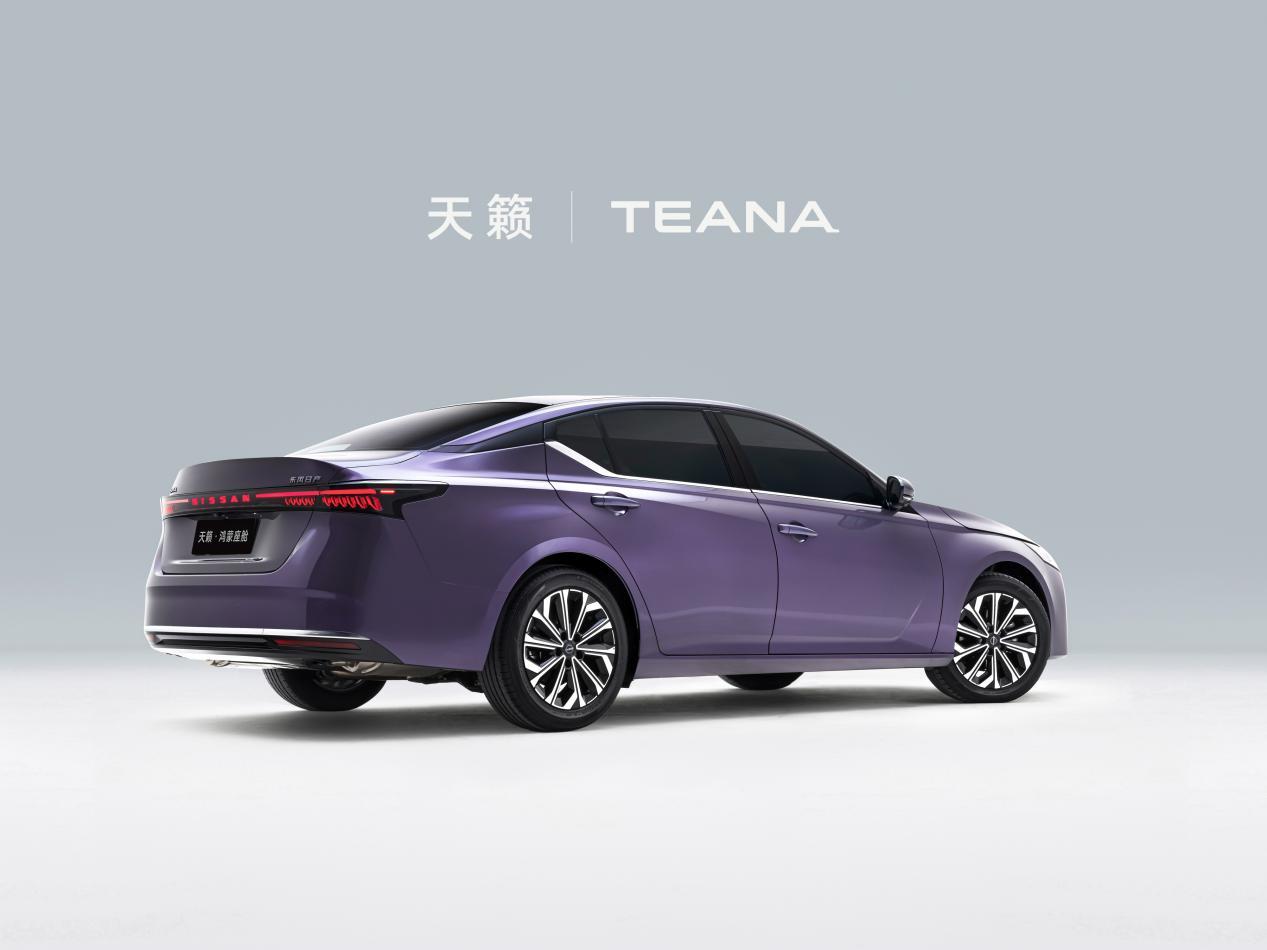 天籁·鸿蒙座舱对比雅阁！燃油车智能终于迎来逆袭？