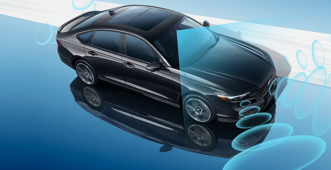 天籁·鸿蒙座舱对比雅阁！燃油车智能终于迎来逆袭？