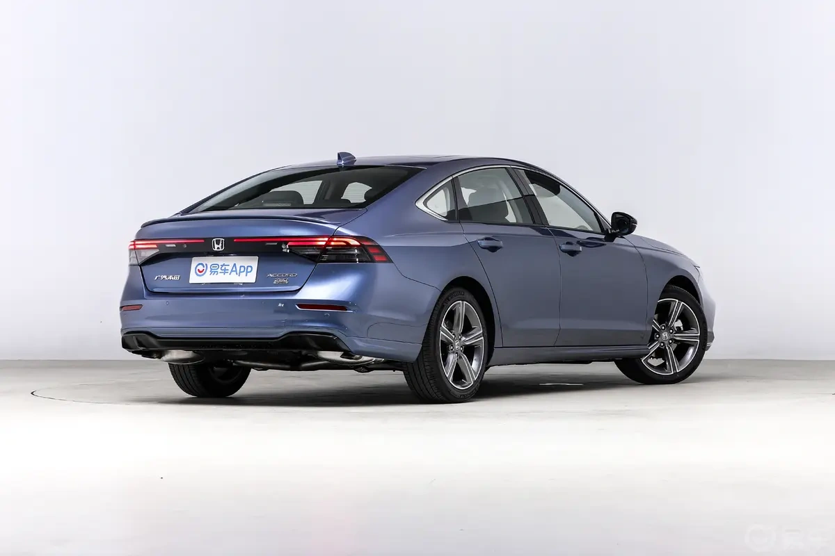 天籁·鸿蒙座舱对比雅阁！燃油车智能终于迎来逆袭？