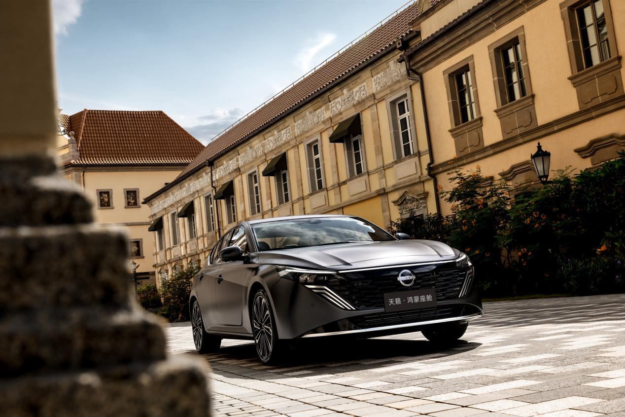 天籁·鸿蒙座舱对比雅阁！燃油车智能终于迎来逆袭？