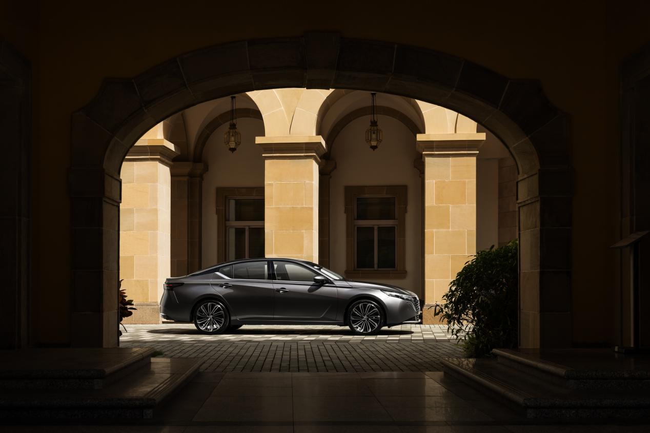 天籁·鸿蒙座舱对比雅阁！燃油车智能终于迎来逆袭？