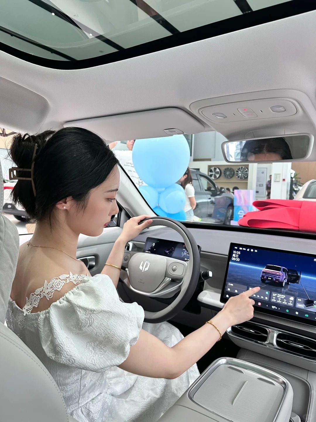 10万预算买顶配小车还是紧凑SUV，零跑B10给出了答案