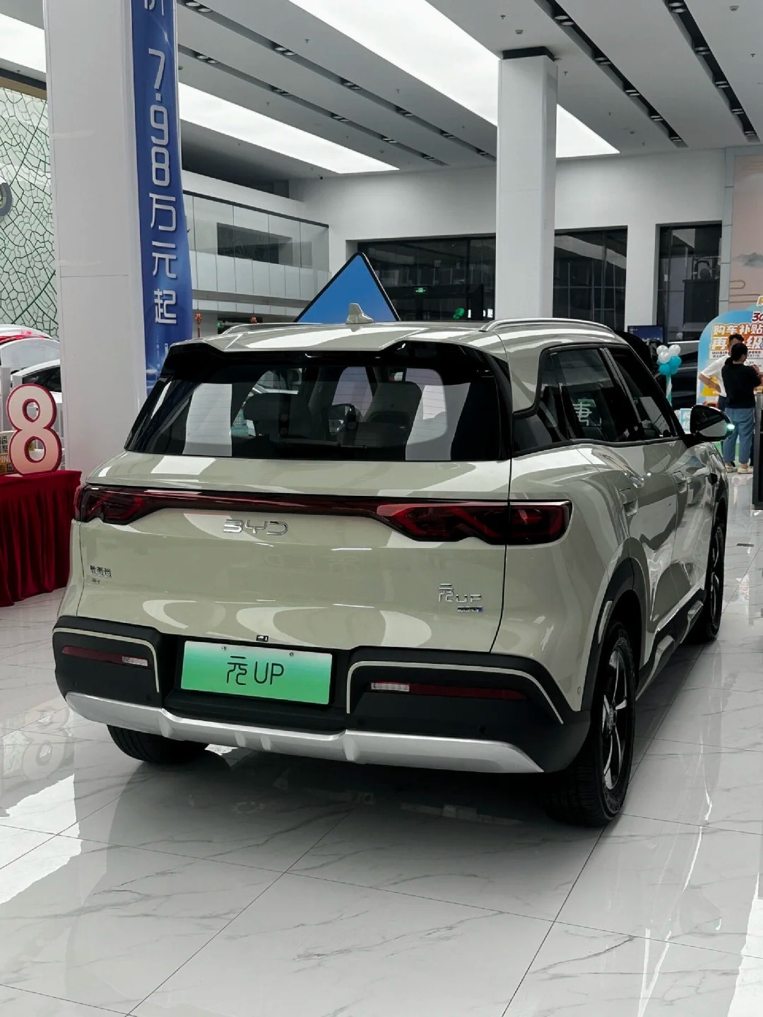 10万预算买顶配小车还是紧凑SUV，零跑B10给出了答案