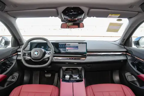 宝马5系保养费用全解析：豪华车养车成本真的高不可攀吗？