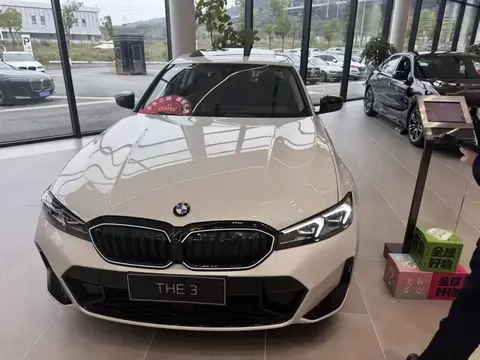 宝马大范围调价，记者实探：最高降30万，销量大涨，20万元可开走入门级X1