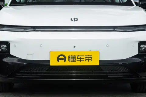 零跑B01 2025款650激光雷达版：续航650km，价格优惠