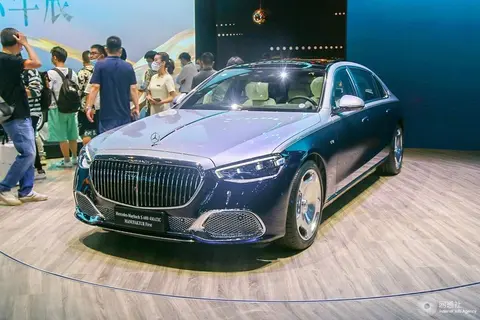 2027款奔驰S级发布：搭载全新平曲轴V8引擎，科技配置全面升级