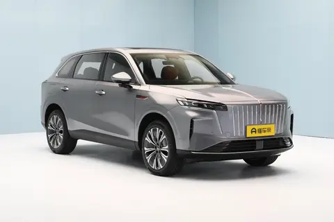 插混SUV，17.88万起售，试驾红旗HS6 PHEV，新年开回家有面子