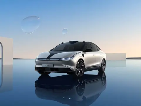 电池原材料半年涨3倍，新能源车价要涨？比亚迪：你们涨，我还行