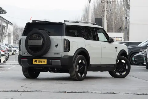 带娃实测福特智趣烈马：既能山里撒欢，又能稳稳停在幼儿园门口