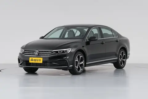 大众“不再坚持”，迈腾卖10.59万，车长4866mm，6.23L油耗真的省