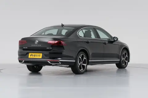 大众“不再坚持”，迈腾卖10.59万，车长4866mm，6.23L油耗真的省